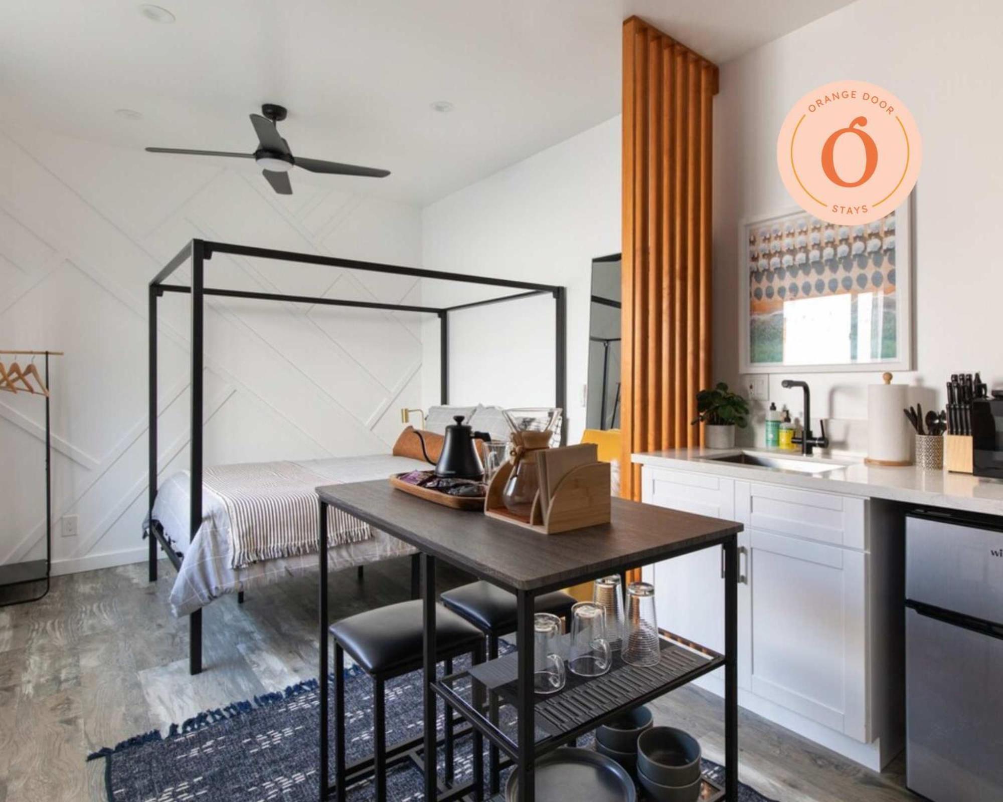 Vibe On The Patio At A Modern Luxury Near Lax Apartment Los Angeles