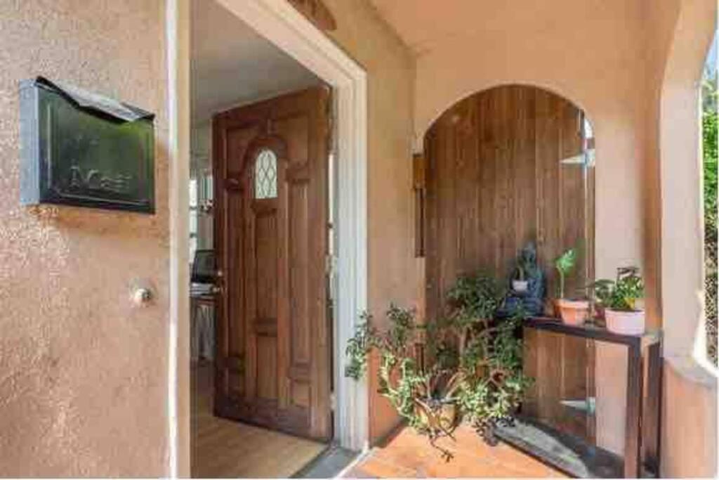 Apartment 2br Lit And Spacious In The Heart Of Hollywood Los Angeles
