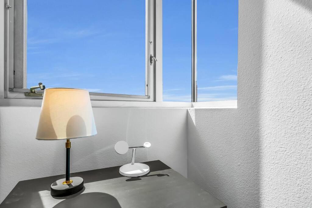 Modern & Chic In Heart Of Downtown Santa Monica Apartment Los Angeles