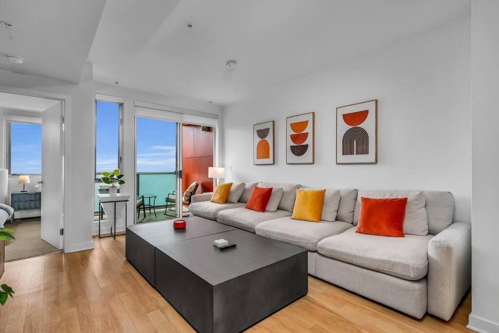 Modern & Chic In Heart Of Downtown Santa Monica * Los Angeles