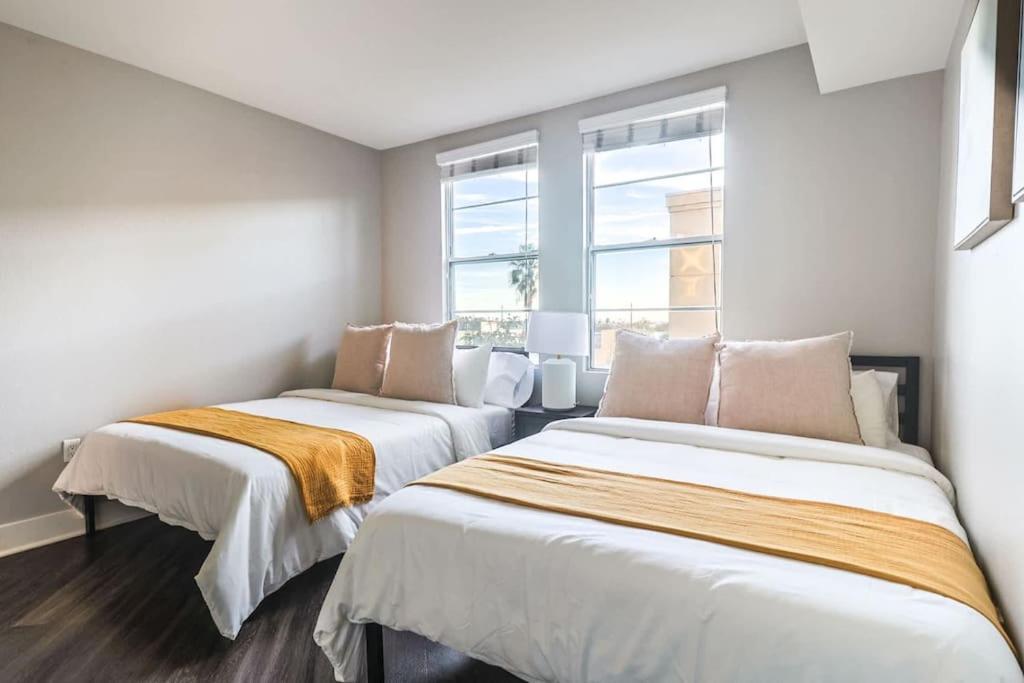 Spacious 3bdr & 2bth In Sm - 5-7 Mins To The