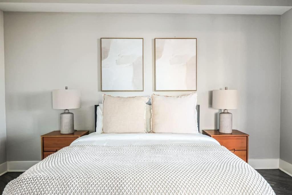Spacious 3bdr & 2bth In Sm - 5-7 Mins To The Apartment Los Angeles