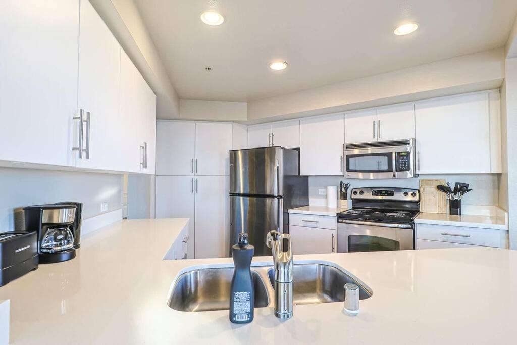 Spacious 3bdr & 2bth In Sm - 5-7 Mins To The Apartment *