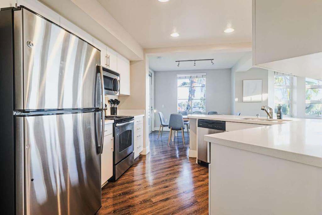 Spacious 3bdr & 2bth In Sm - 5-7 Mins To The *
