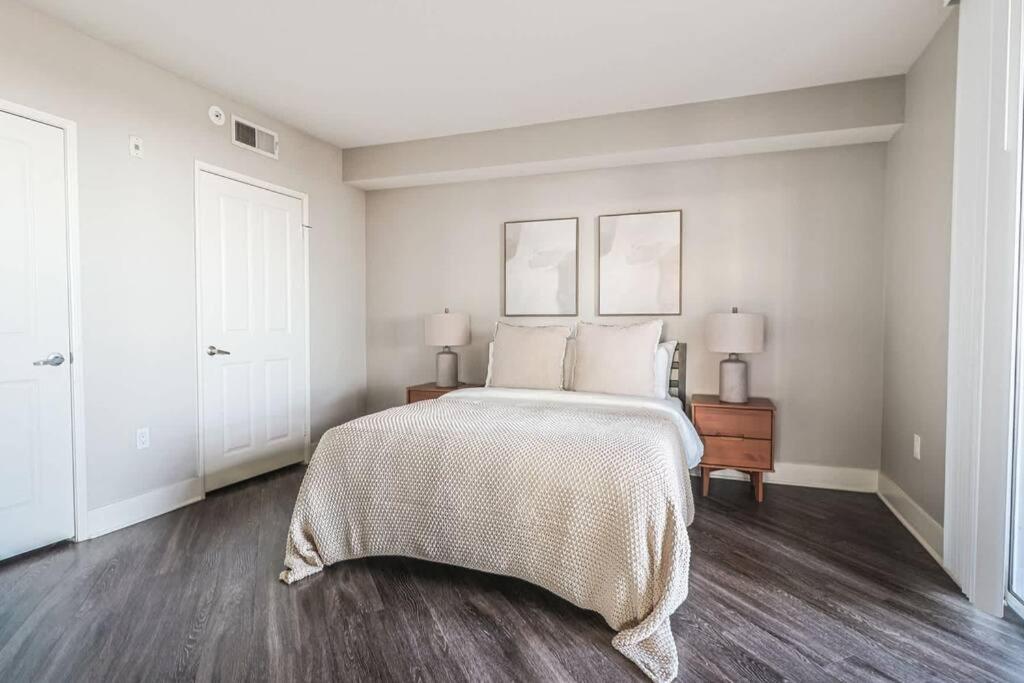 Spacious 3bdr & 2bth In Sm - 5-7 Mins To The Apartment