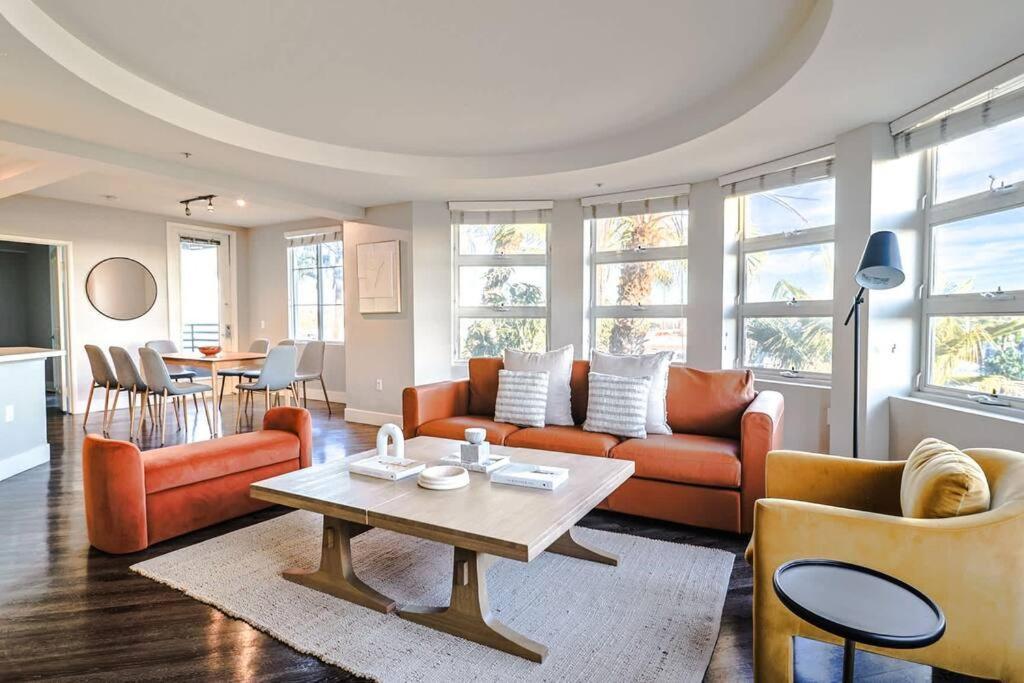 Apartment Spacious 3bdr & 2bth In Sm - 5-7 Mins To The *