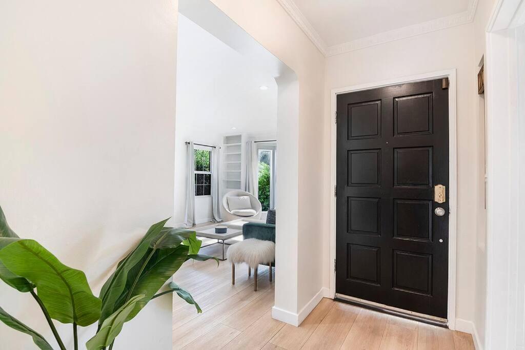 Holiday home Updated 3-bedroom La With Backyard, Bbq & Family-friendly Amenities *