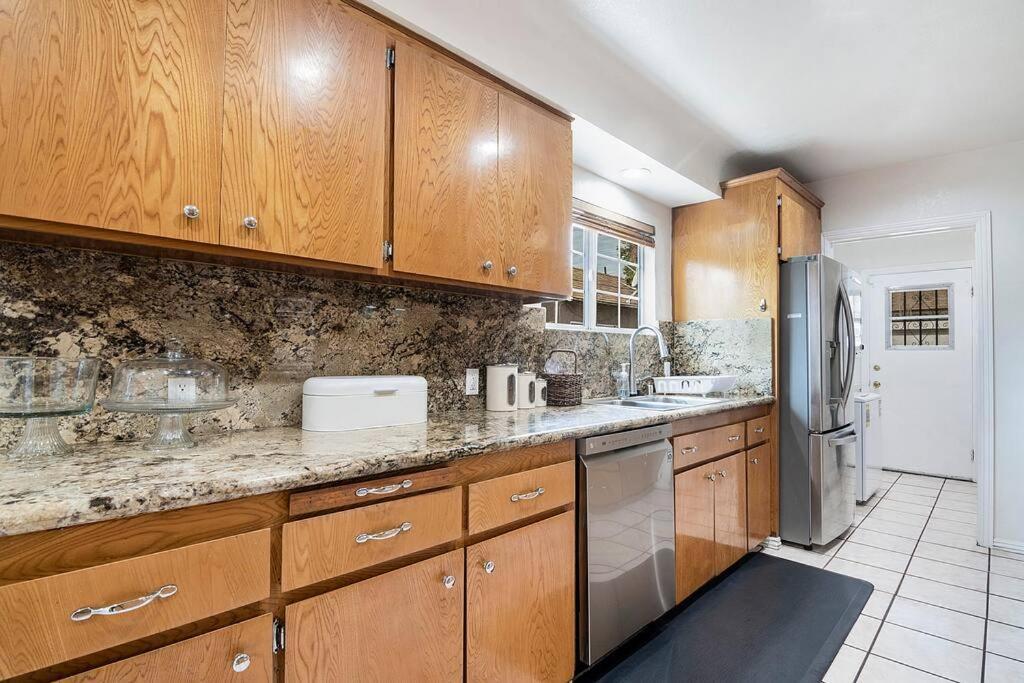 Updated 3-bedroom La With Backyard, Bbq & Family-friendly Amenities