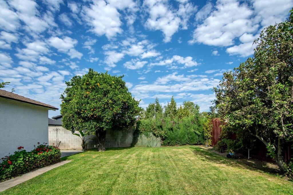 Updated 3-bedroom La With Backyard, Bbq & Family-friendly Amenities Holiday home *