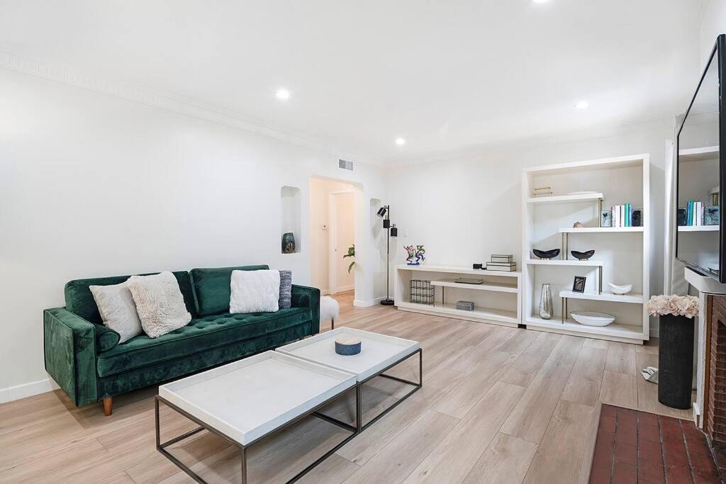 Updated 3-bedroom La With Backyard, Bbq & Family-friendly Amenities Los Angeles