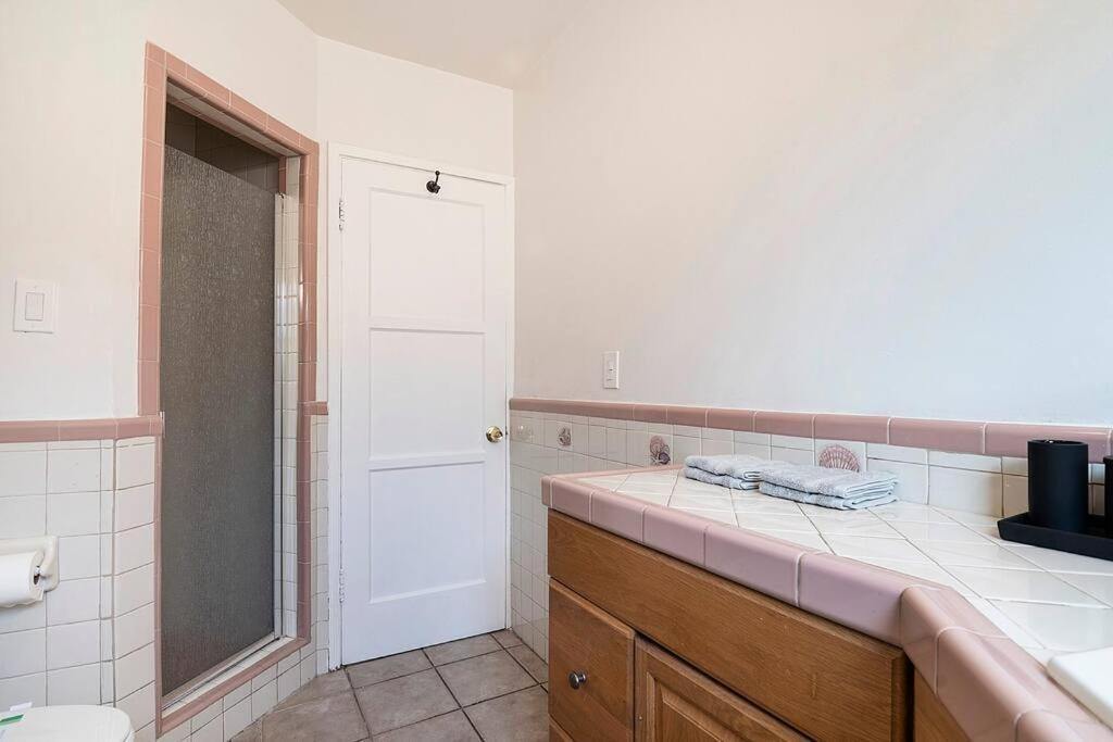 Holiday home Updated 3-bedroom La With Backyard, Bbq & Family-friendly Amenities Los Angeles