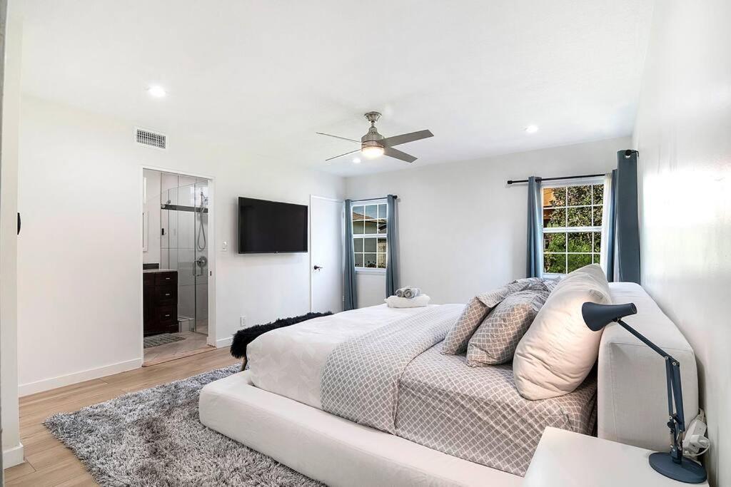 Updated 3-bedroom La With Backyard, Bbq & Family-friendly Amenities Los Angeles