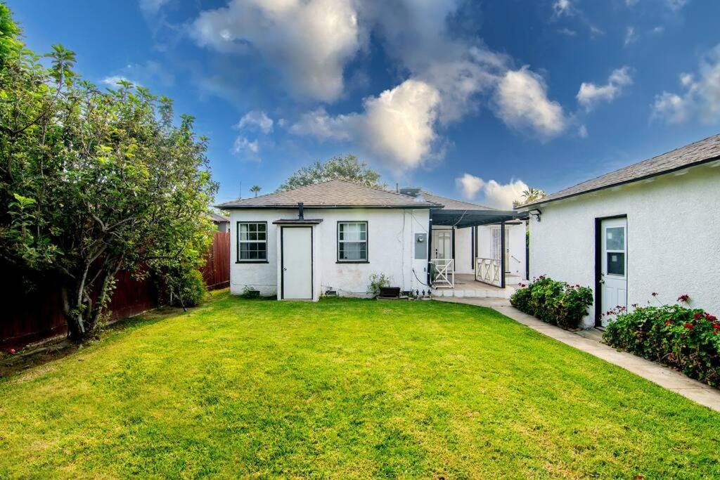 Updated 3-bedroom La With Backyard, Bbq & Family-friendly Amenities
