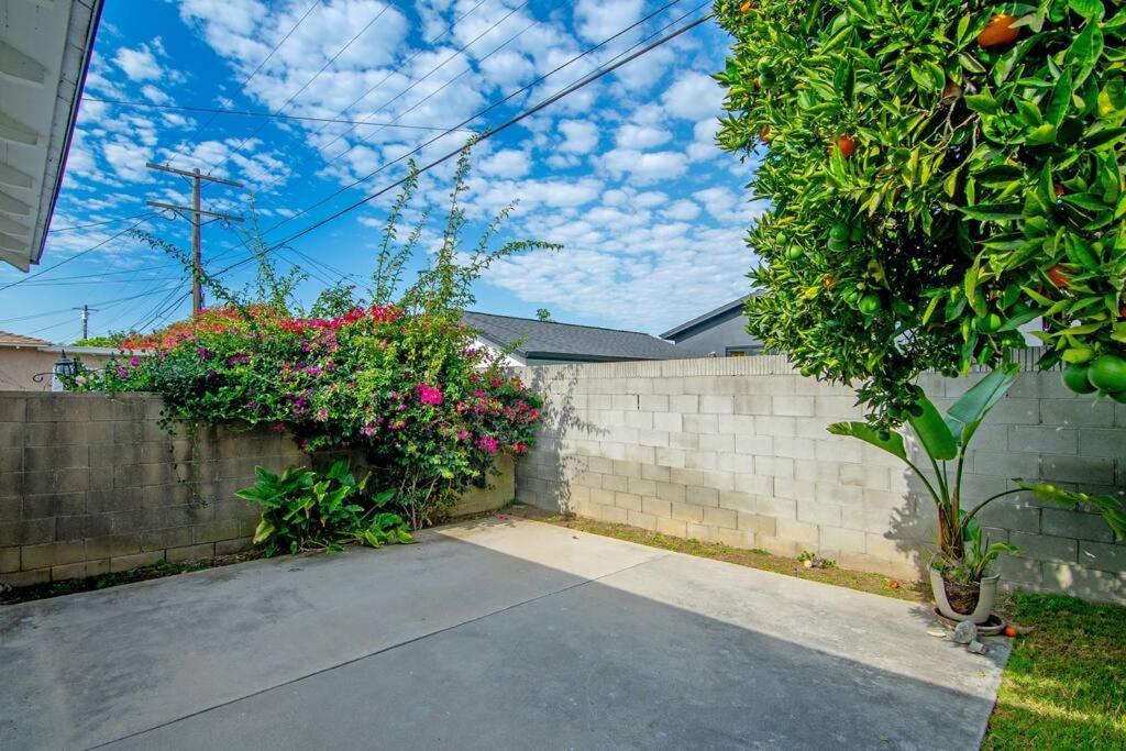 Updated 3-bedroom La With Backyard, Bbq & Family-friendly Amenities Holiday home *