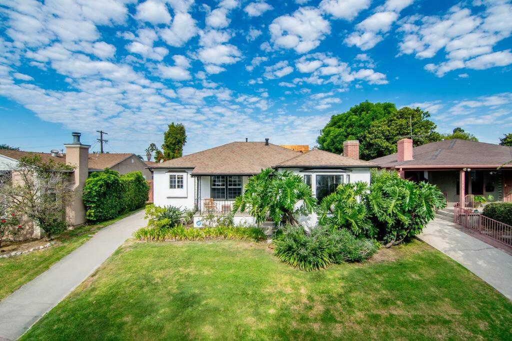 Holiday home Updated 3-bedroom La With Backyard, Bbq & Family-friendly Amenities *