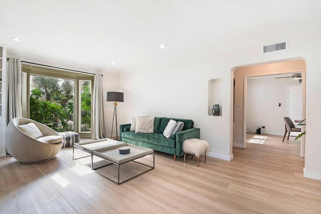 Updated 3-bedroom La With Backyard, Bbq & Family-friendly Amenities