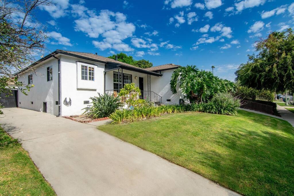 Updated 3-bedroom La With Backyard, Bbq & Family-friendly Amenities Holiday home *