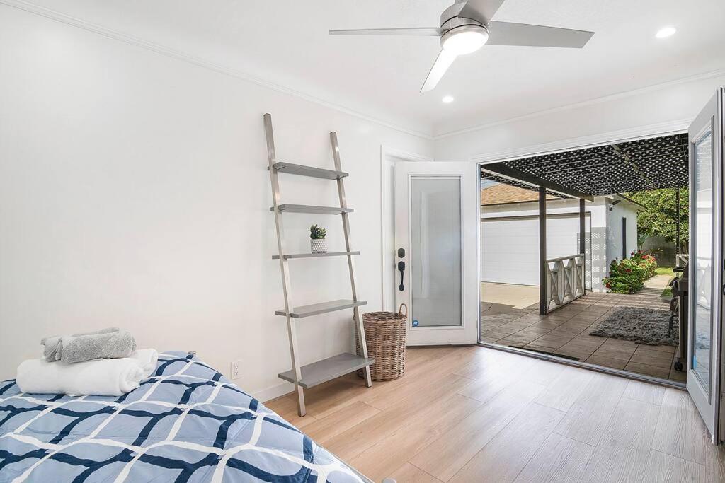 Holiday home Updated 3-bedroom La With Backyard, Bbq & Family-friendly Amenities *