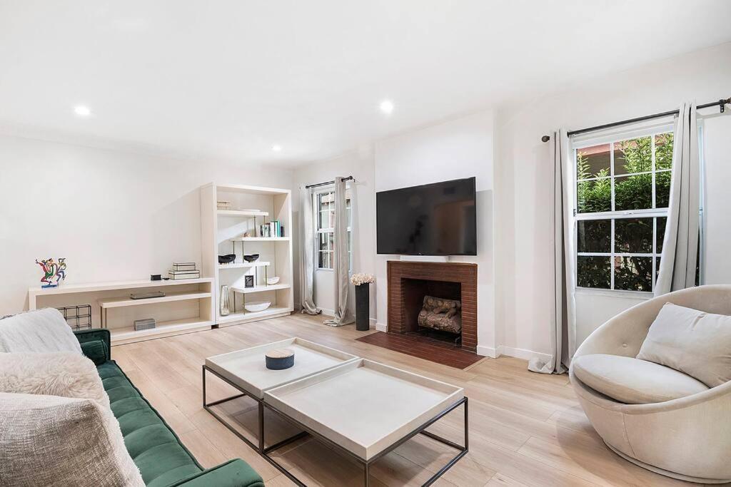 Updated 3-bedroom La With Backyard, Bbq & Family-friendly Amenities *