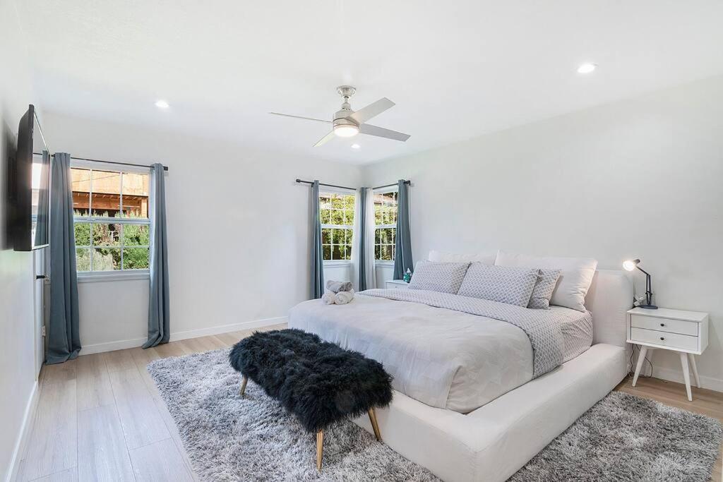 Updated 3-bedroom La With Backyard, Bbq & Family-friendly Amenities Holiday home *