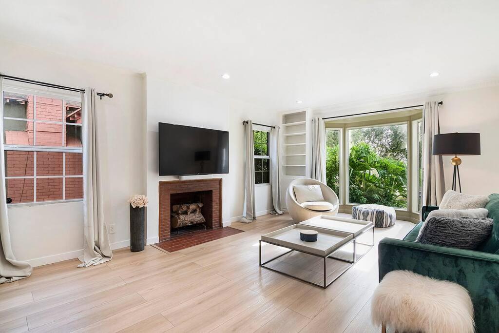 Updated 3-bedroom La With Backyard, Bbq & Family-friendly Amenities Holiday home *