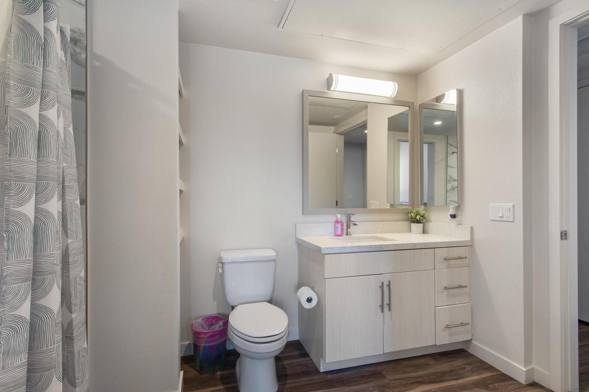 Luxury 2 Bedroom At The Heart Of Melrose Boulevard Capsule hotel *