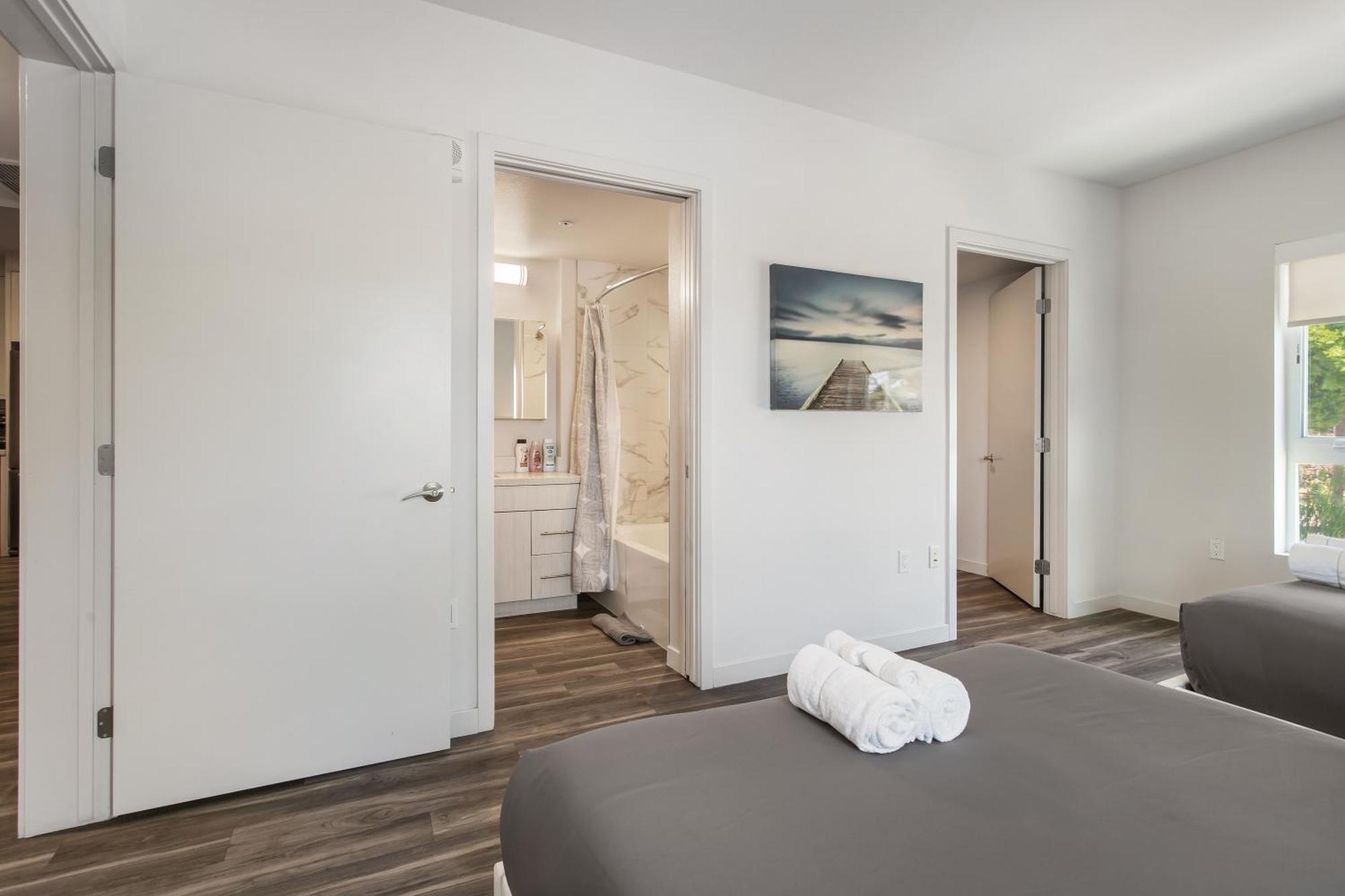 Luxury 2 Bedroom At The Heart Of Melrose Boulevard Capsule hotel