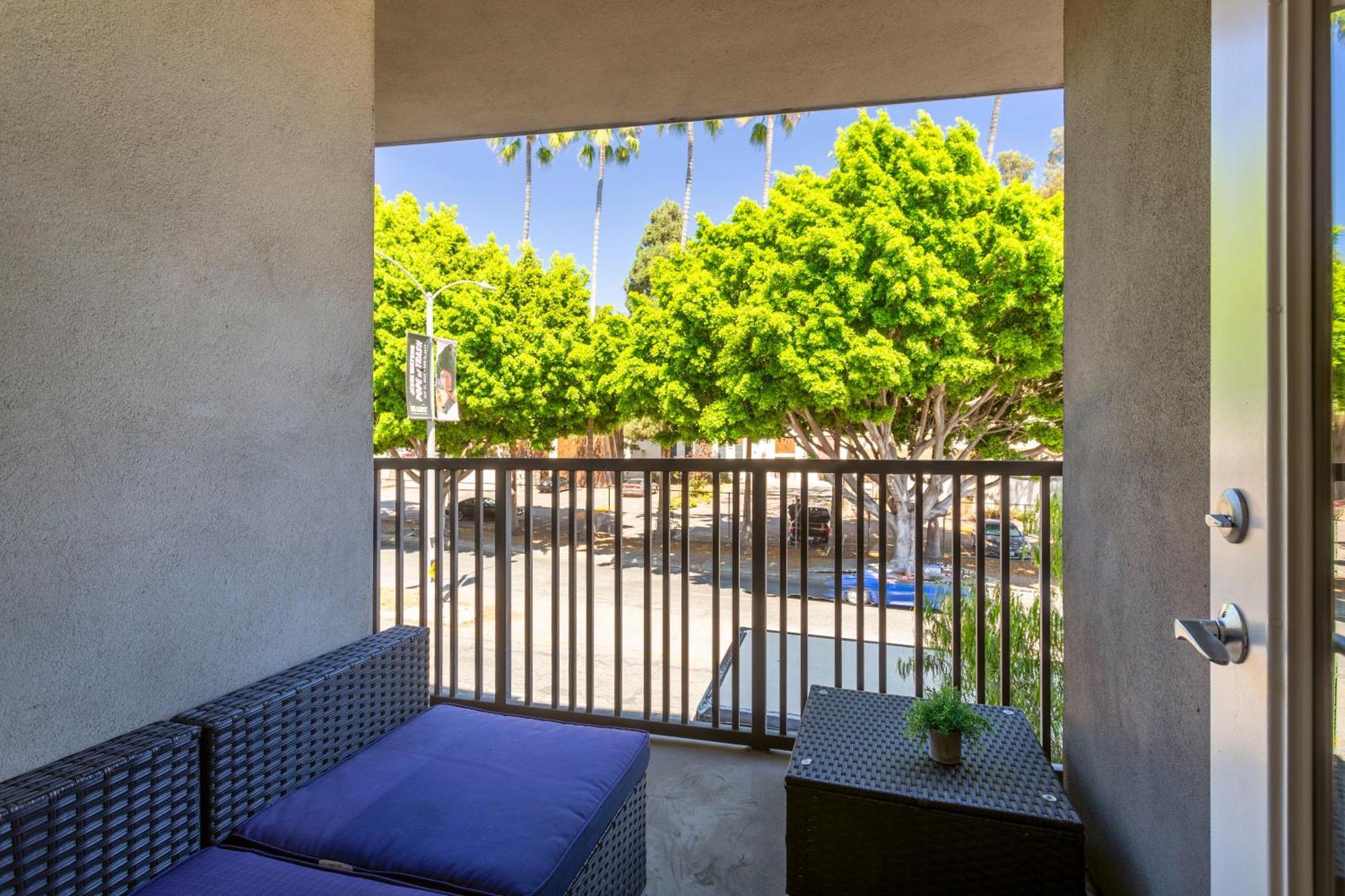Luxury 2 Bedroom At The Heart Of Melrose Boulevard *