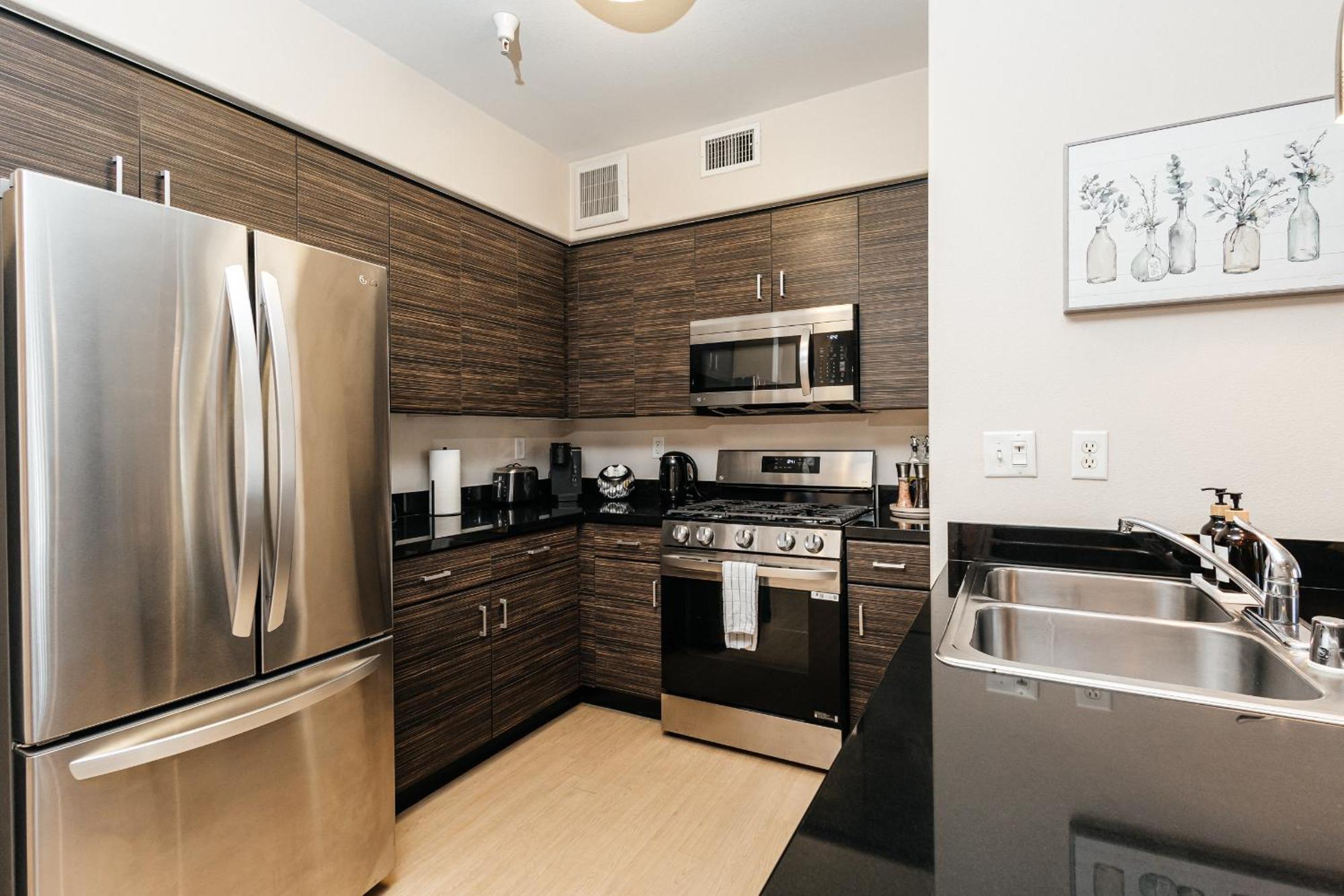 Luxury One Bedroom Minutes From The Grove *