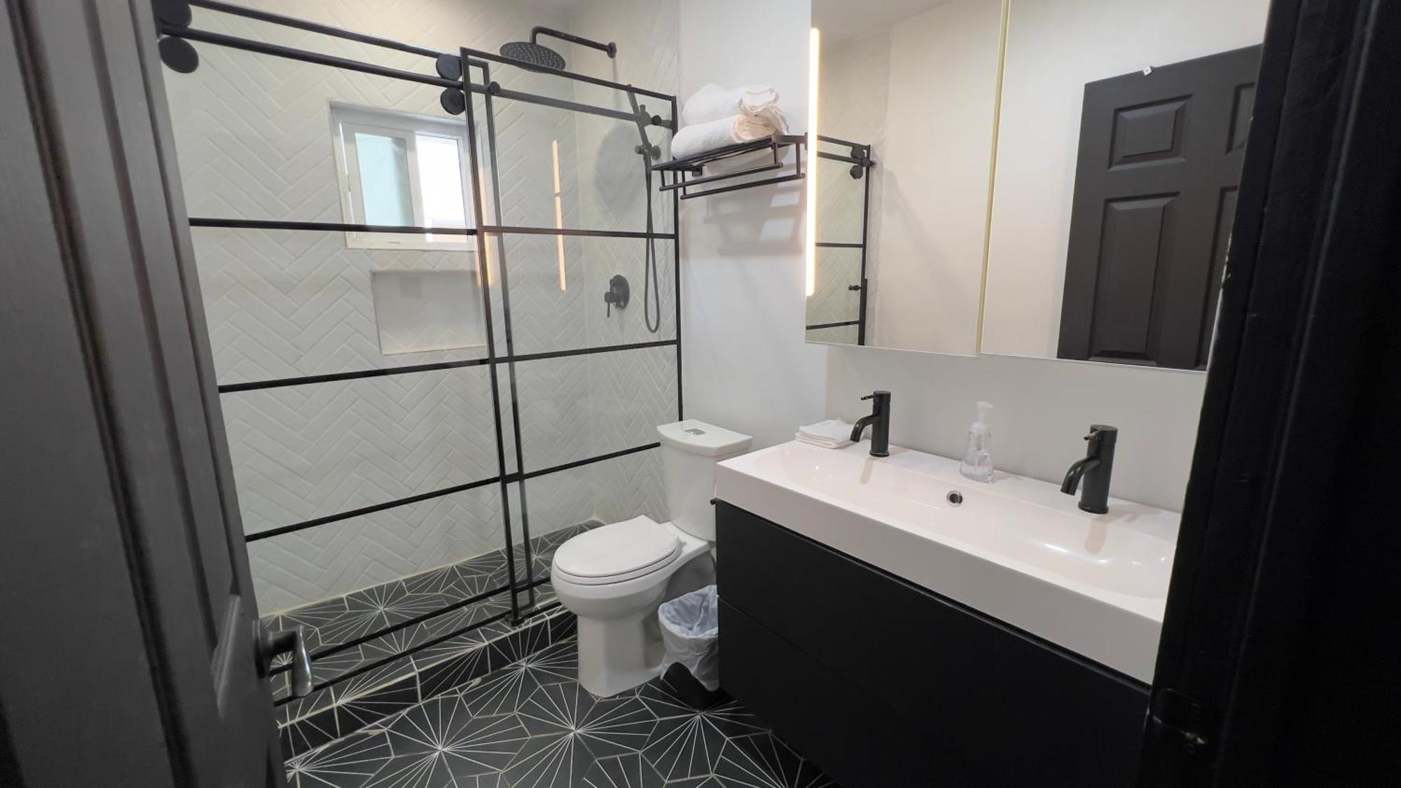 2br Lit And Spacious In The Heart Of Hollywood Apartment