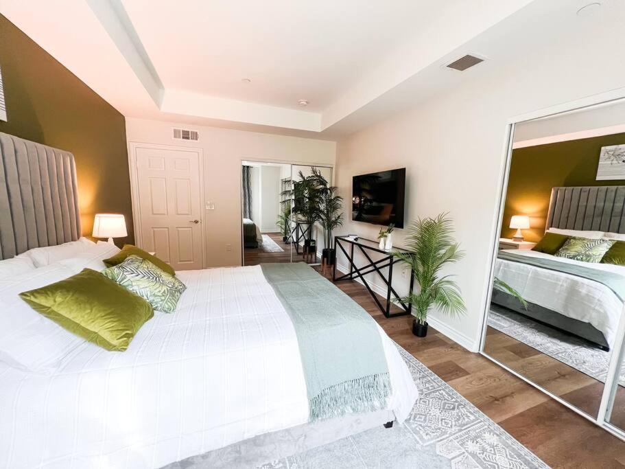 2 Bd 2 Ba In The Heart Of Encino 104 *