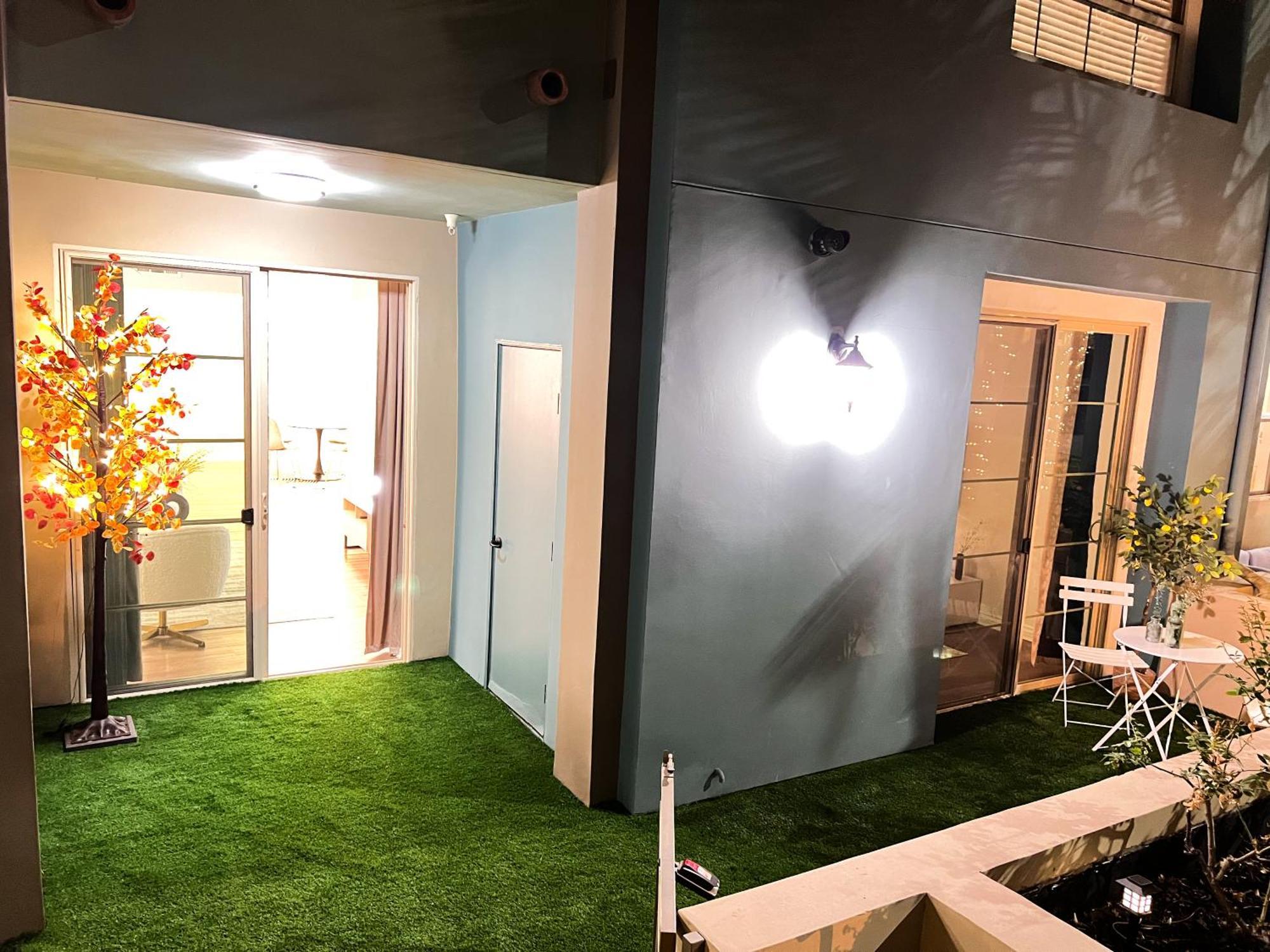 2 Bd 2 Ba In The Heart Of Encino 104 *