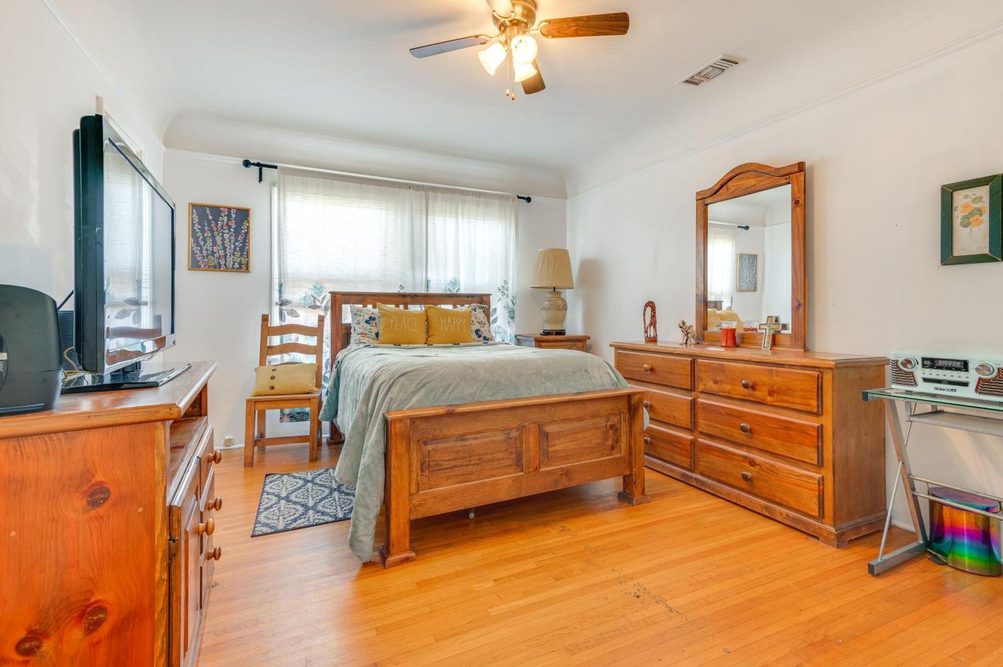 Holiday home 5 Mi To Sofi Stadium Charming Family Home! Los Angeles