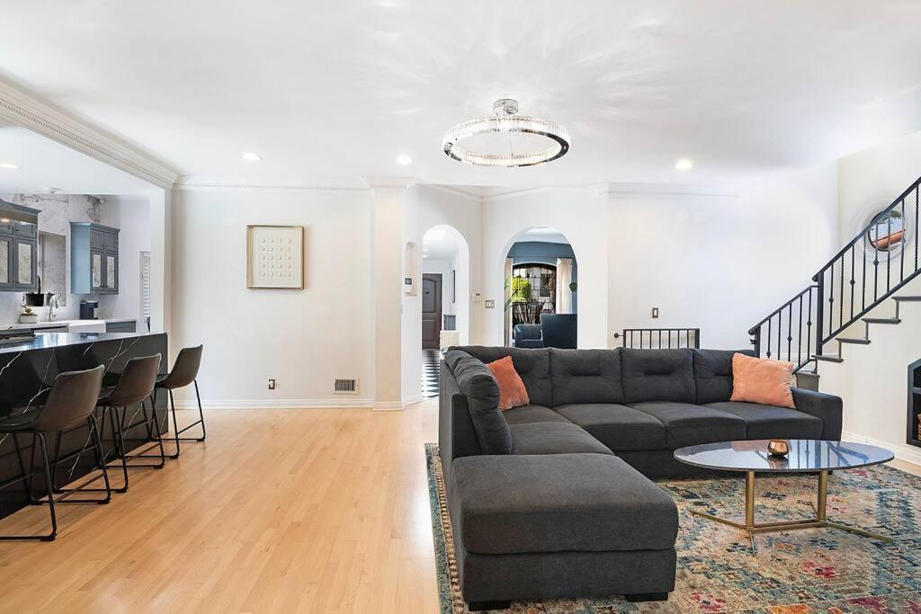 Spacious 6-bedroom La With Fire Pit, Kids' Playground, And Outdoor Dining *