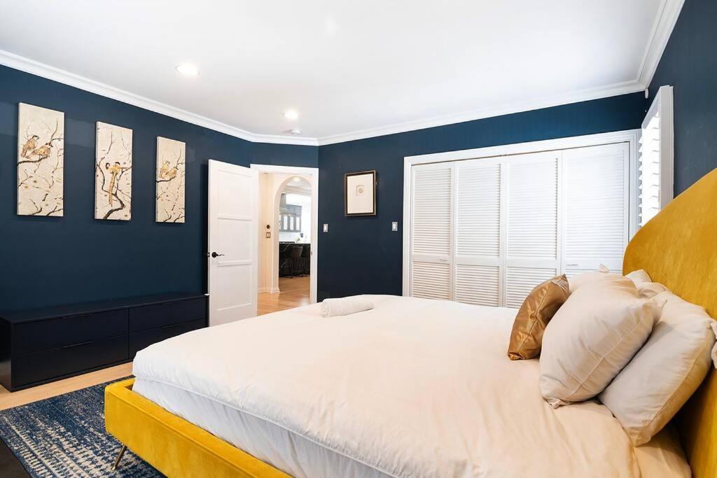 Spacious 6-bedroom La With Fire Pit, Kids' Playground, And Outdoor Dining Villa Los Angeles