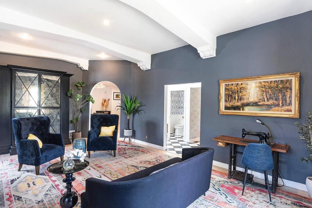 Spacious 6-bedroom La With Fire Pit, Kids' Playground, And Outdoor Dining Los Angeles