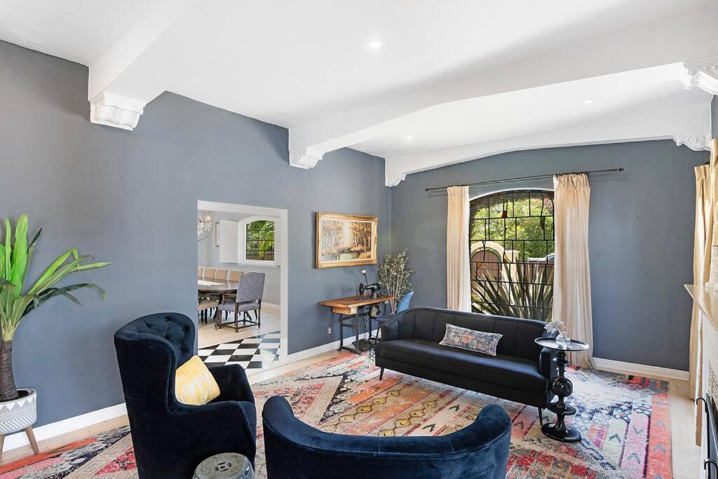 Spacious 6-bedroom La With Fire Pit, Kids' Playground, And Outdoor Dining Villa
