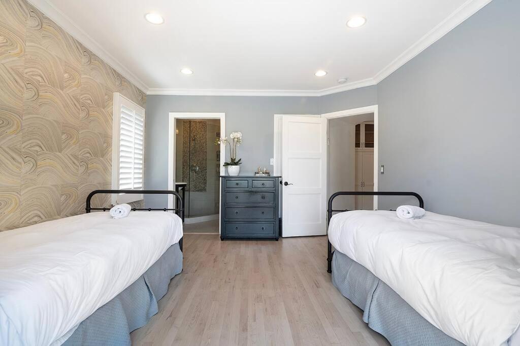 Villa Spacious 6-bedroom La With Fire Pit, Kids' Playground, And Outdoor Dining Los Angeles