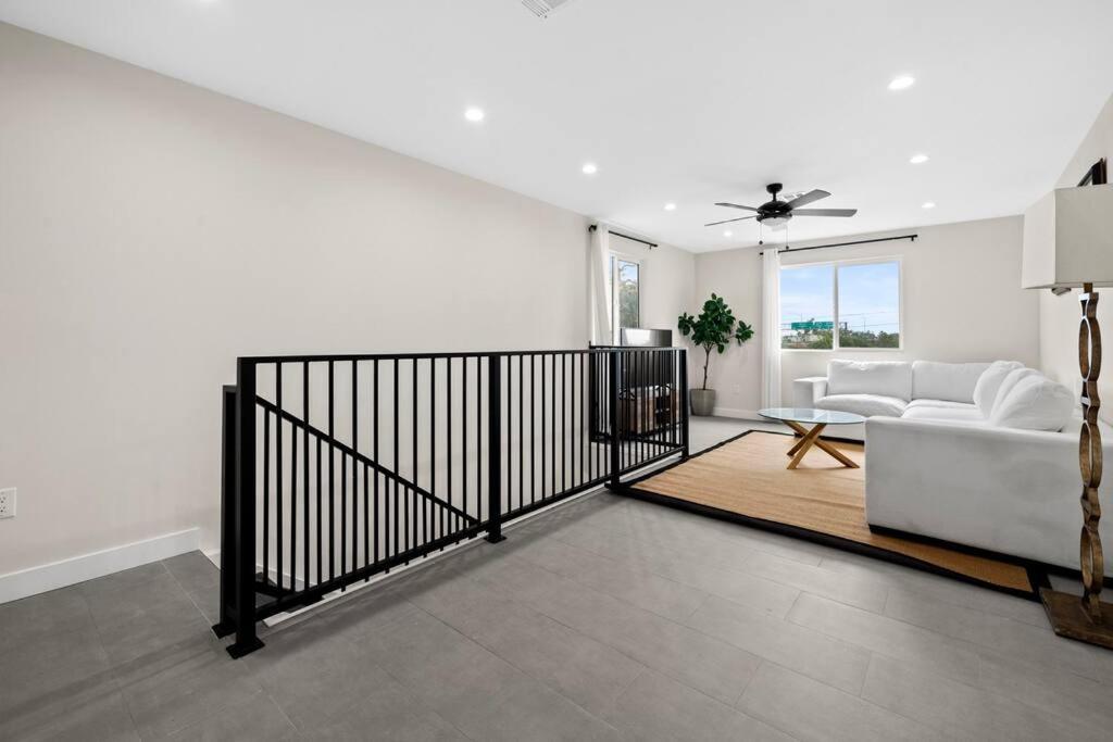 Spacious 6br Retreat In The Heart Of La Holiday home Los Angeles