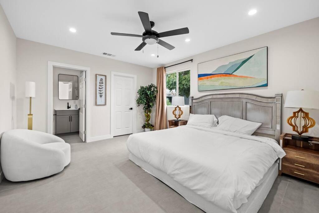Spacious 6br Retreat In The Heart Of La Holiday home