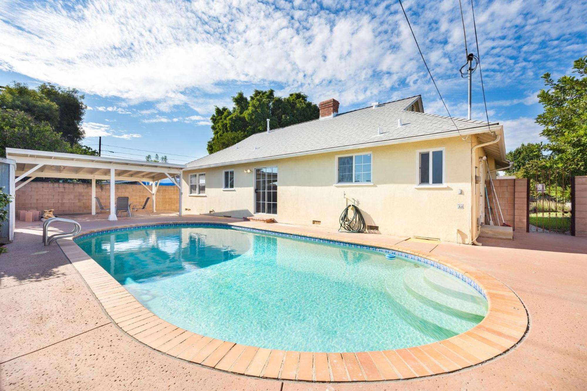 Valley Ranch With Pool Holiday home