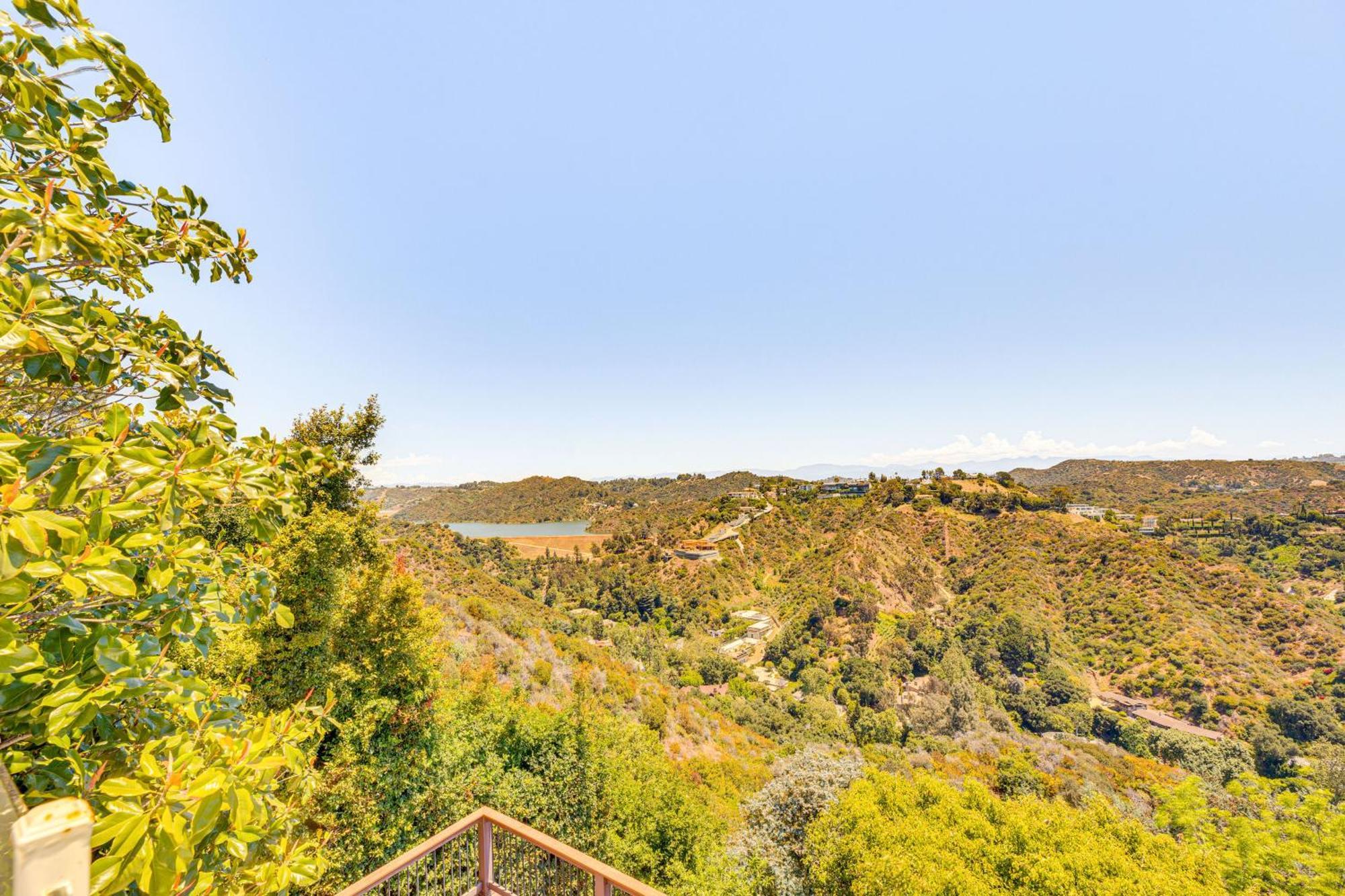 Angeles With Private Pool, Mtn And View!