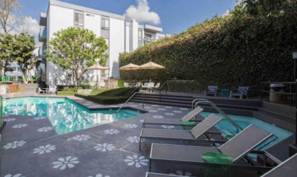 Apartment Charming Hollywood Studio With Pool, Balcony, & View *