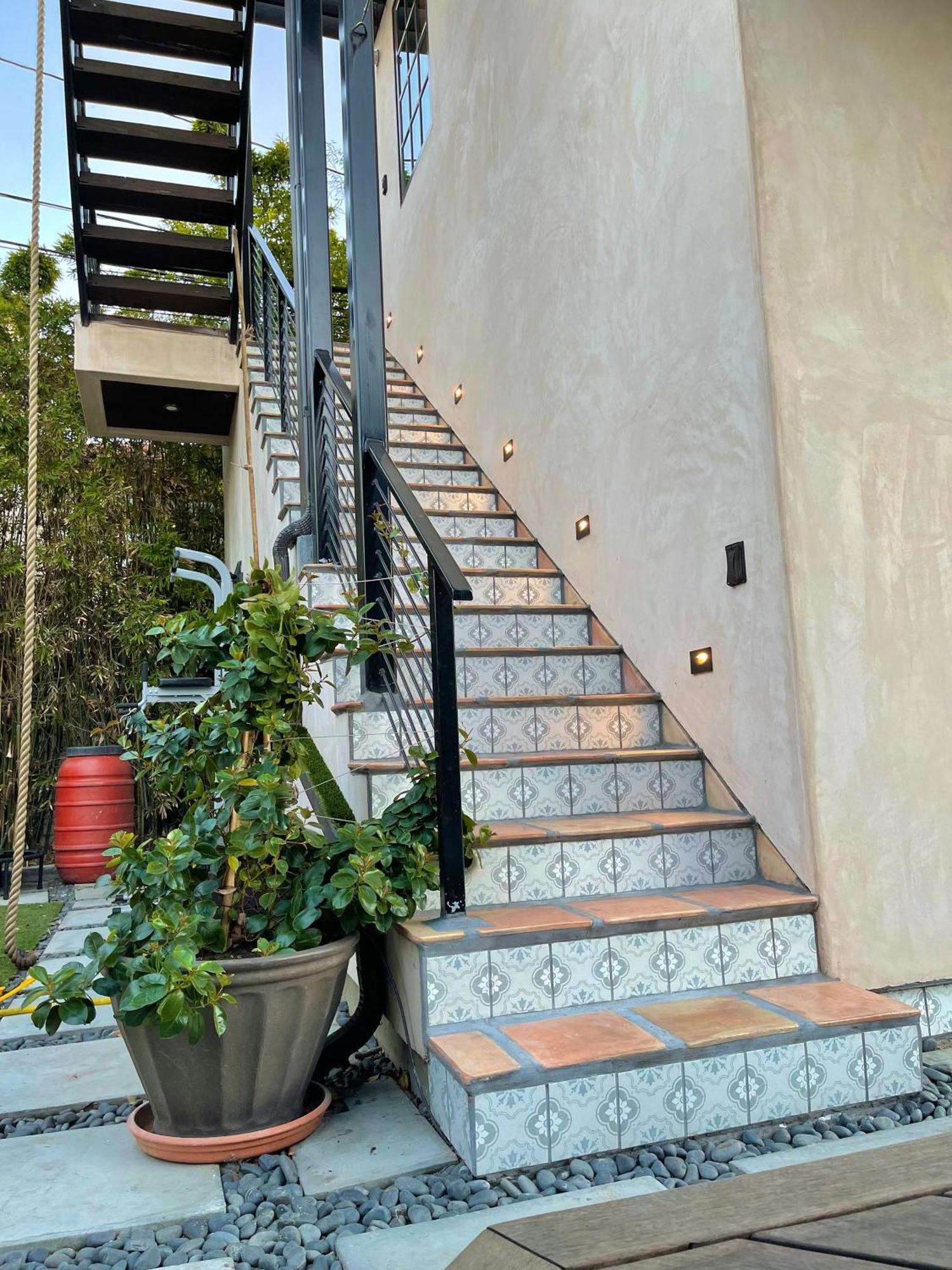Apartment Cozy With Rooftop Deck Los Angeles