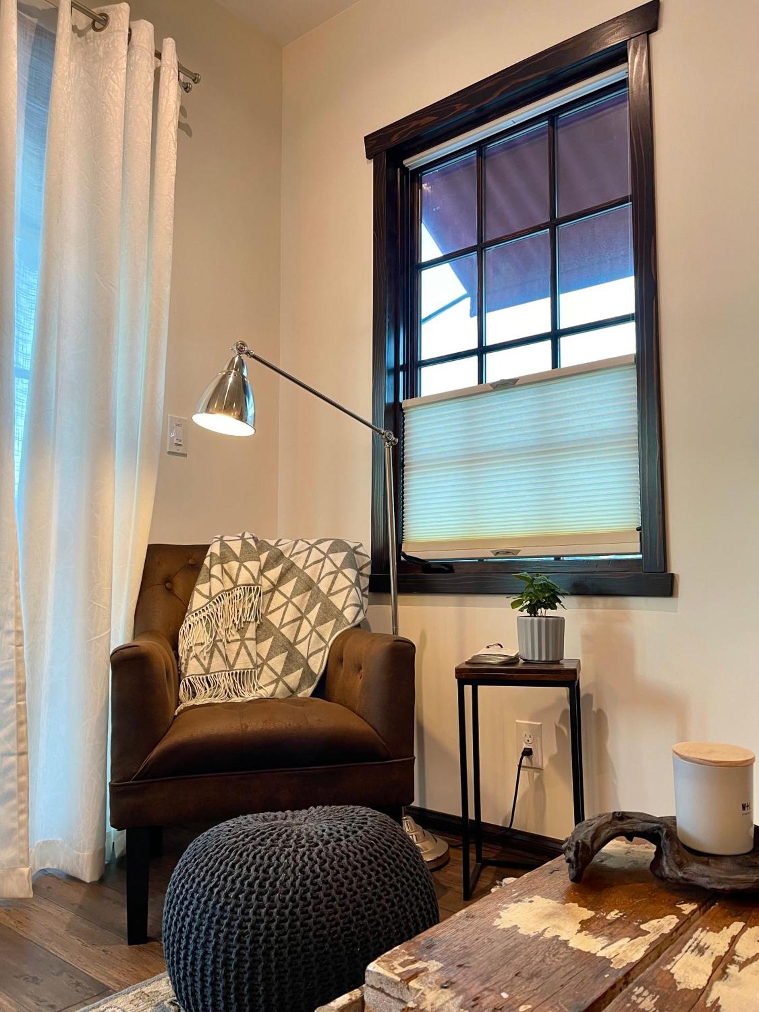 Cozy With Rooftop Deck Apartment Los Angeles