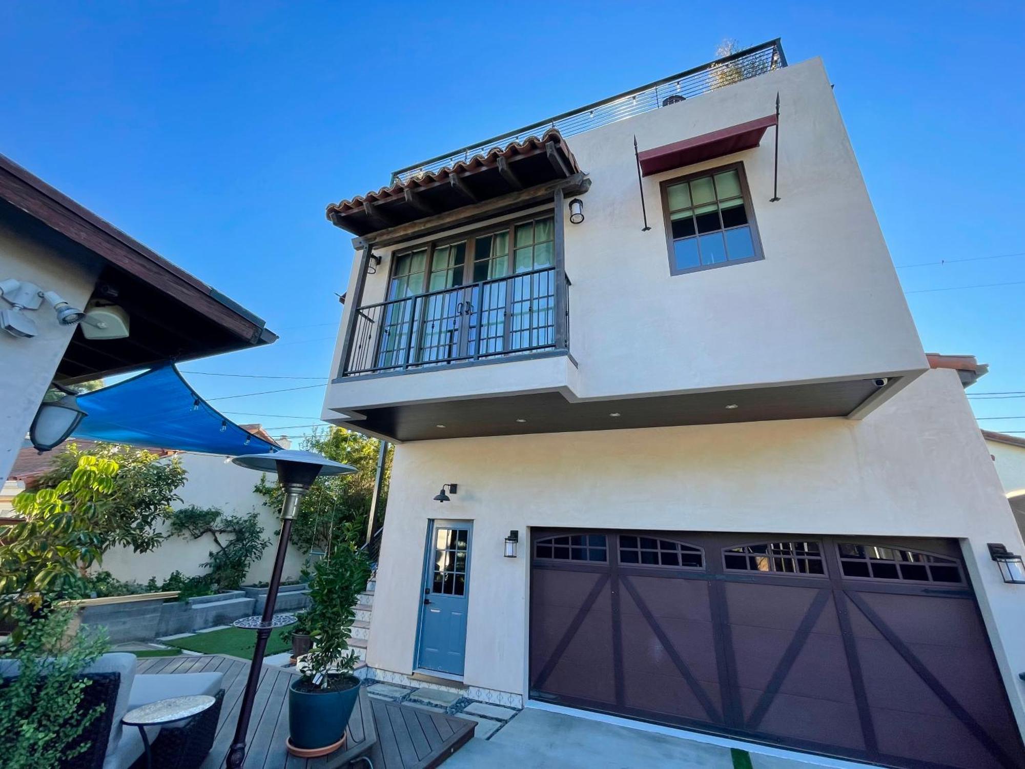 Apartment Cozy With Rooftop Deck Los Angeles