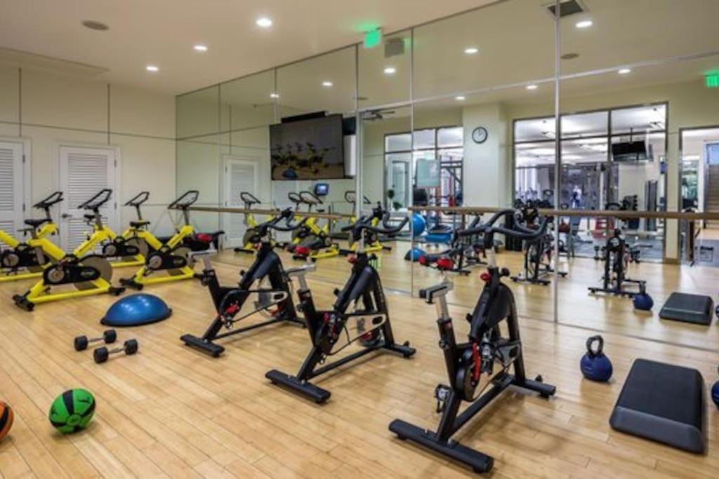 Aparthotel Lux One Bedroom With Garden View Los Angeles