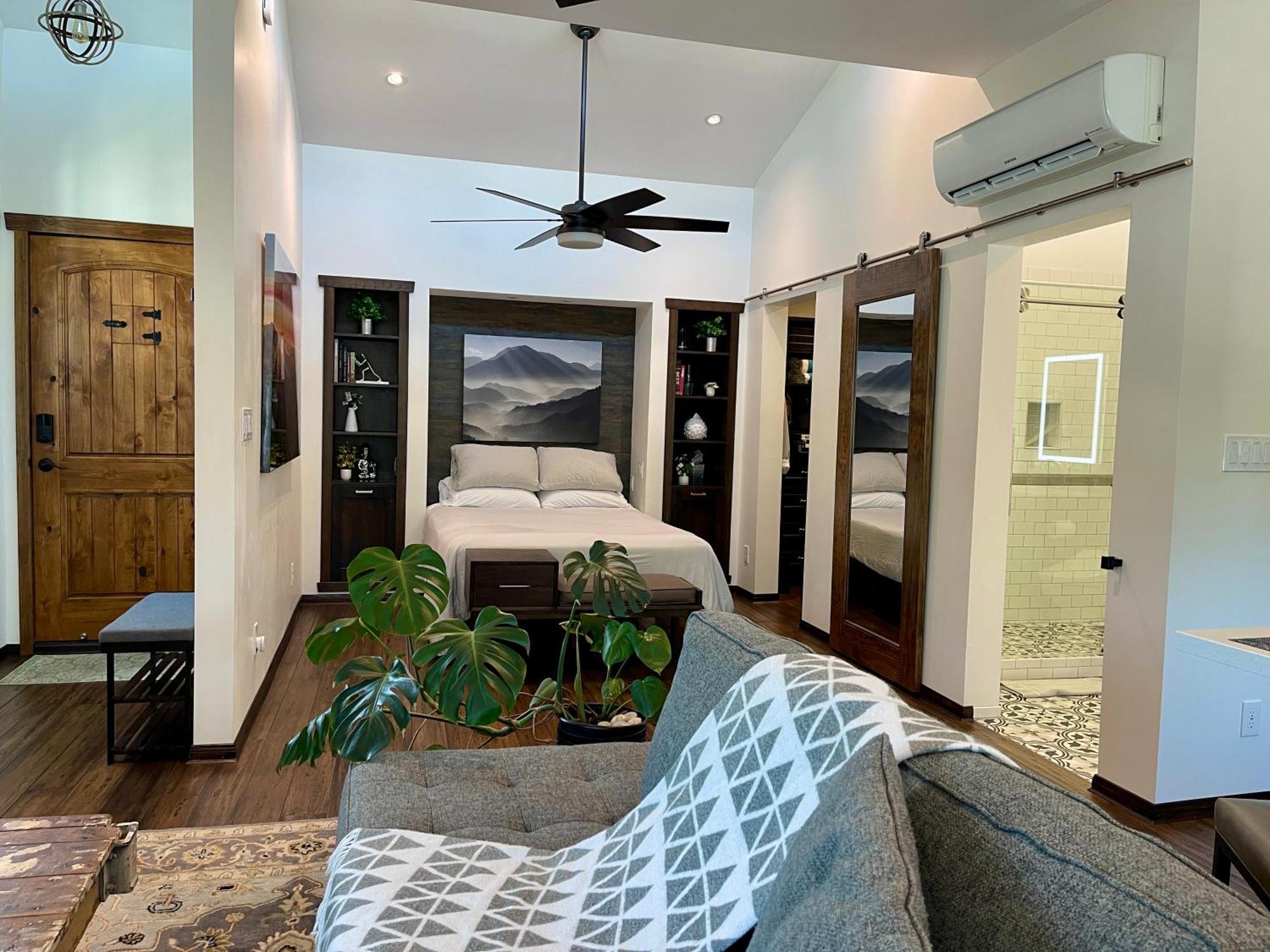 Apartment Cozy With Rooftop Deck *