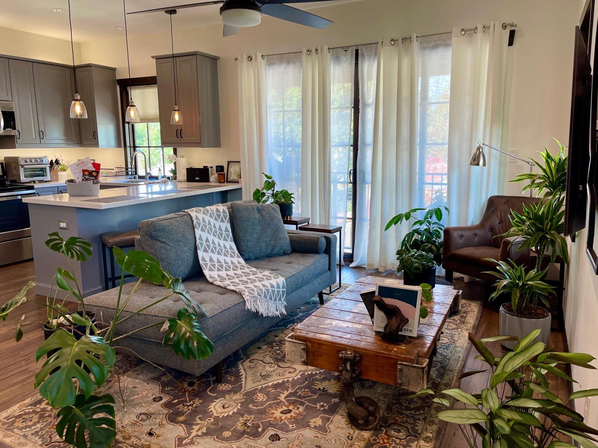Apartment Cozy With Rooftop Deck Los Angeles