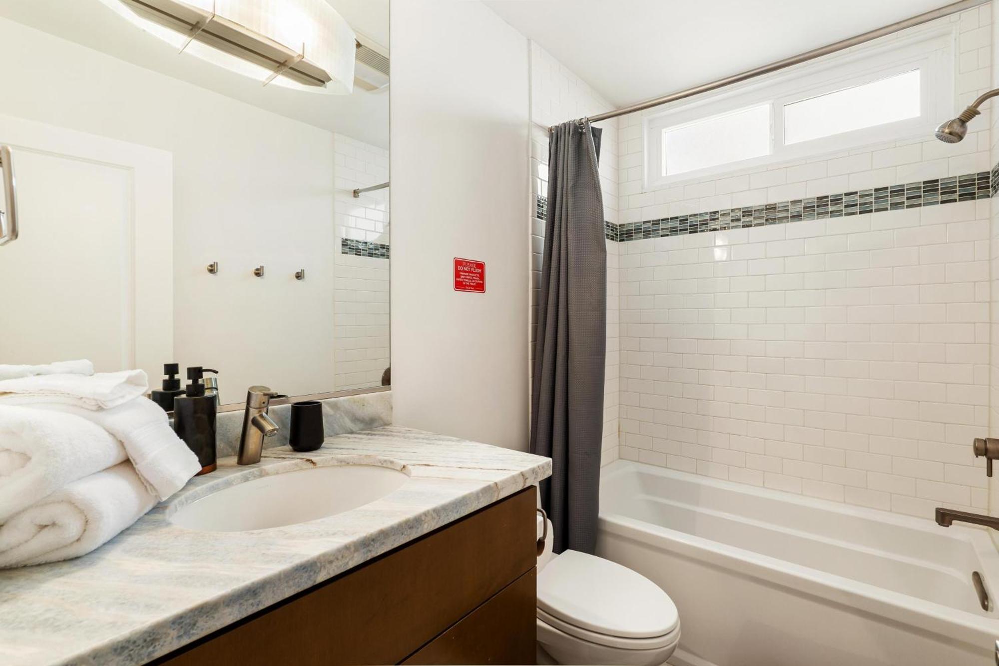 Beachfront Bliss Spacious 2br In Santa Monica Los Angeles